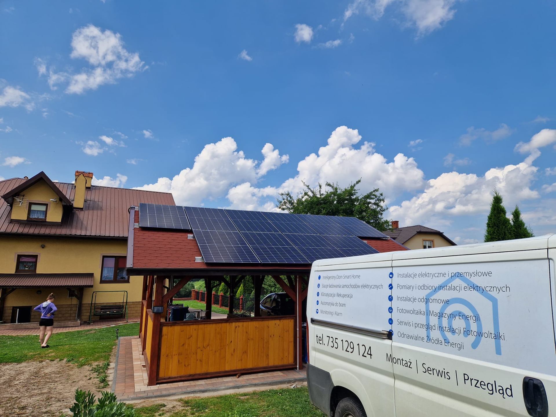 Instalacja fotowoltaiczna na altanie ogrodowej